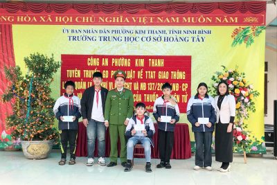 TRƯỜNG THCS HOÀNG TÂY TỔ CHỨC CHƯƠNG TRÌNH XUÂN YÊU THƯƠNG VÀ TUYÊN TRUYỀN GIÁO DỤC PHÁP LUẬT DỊP TẾT NGUYÊN ĐÁN